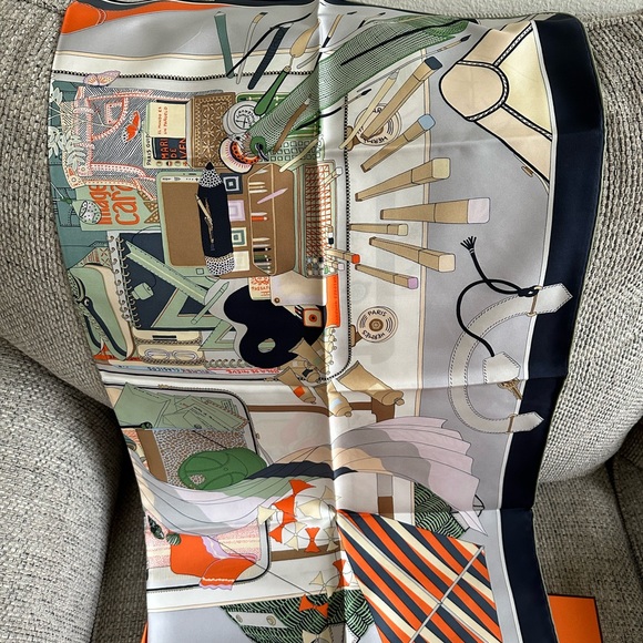 NEW HERMES Bagage a Main 100% SILK Scarf 90 w/ Receipt - Picture 11 of 16